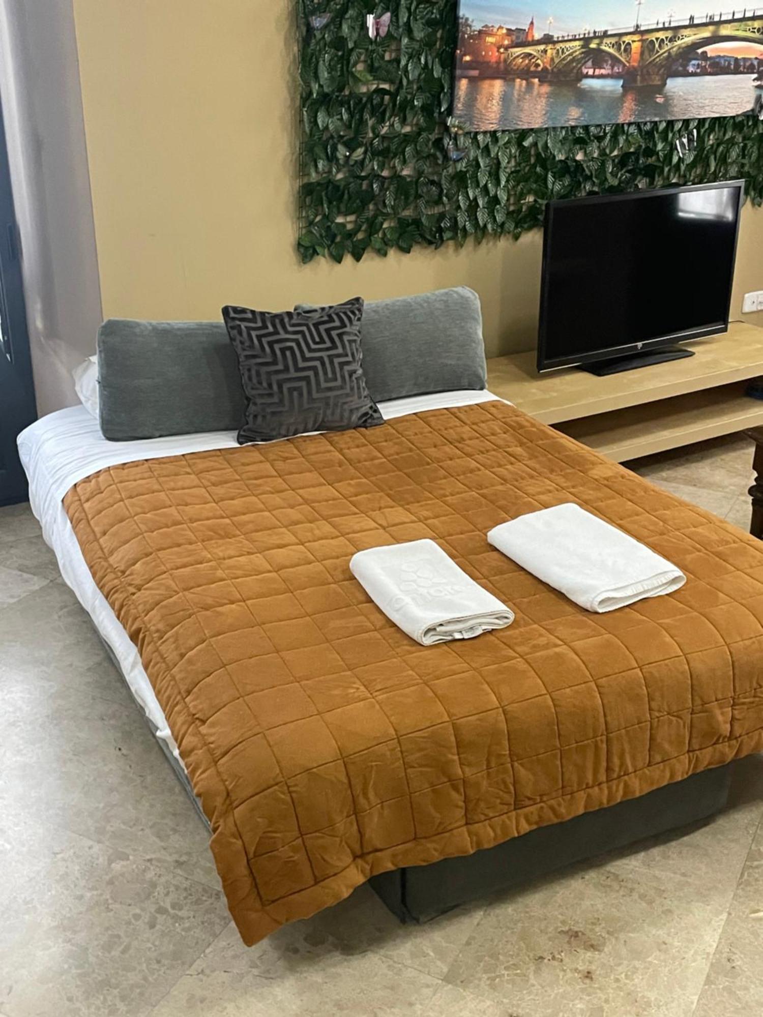 Apartamento DUPLEX SAGASTA Siviglia Esterno foto