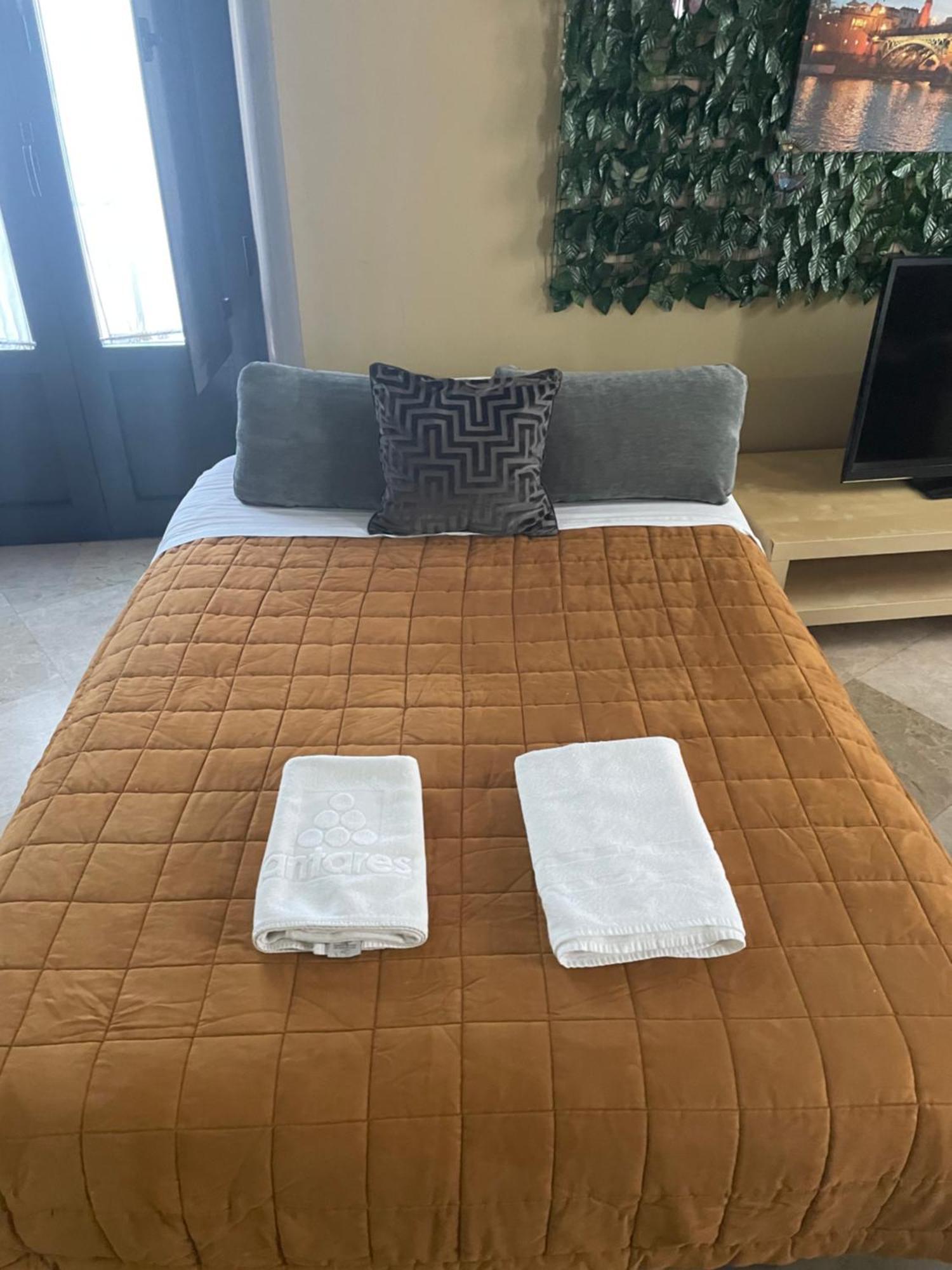 Apartamento DUPLEX SAGASTA Siviglia Esterno foto